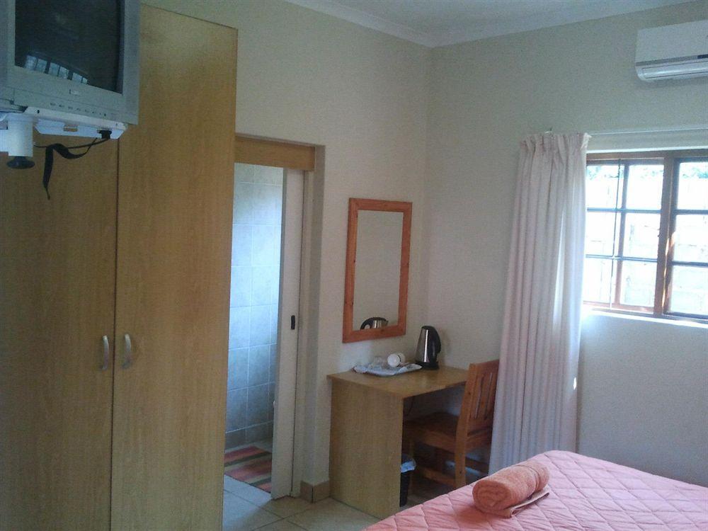 Country Link Guest Lodge โคมาติพอร์ต ภายนอก รูปภาพ
